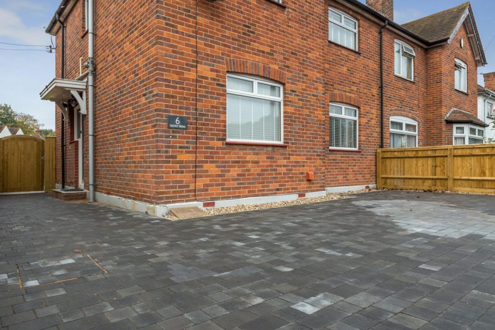 Block Paved Driveway in Abingdon, New Driveways Oxford New Driveways Reading New Driveways Swindon New Driveways Newbury New Driveways Peterborough New Driveways Cardiff New Driveways North London New Driveways South London New Driveways Chiswick New Driveway High Wycombe