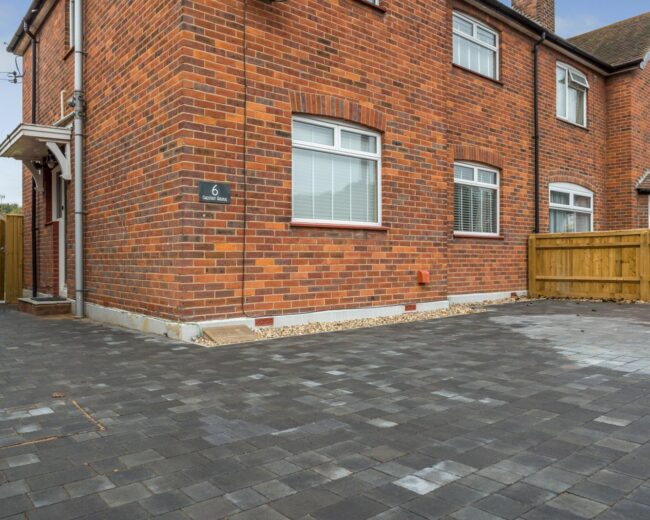 Block Paved Driveway in Abingdon, New Driveways Oxford New Driveways Reading New Driveways Swindon New Driveways Newbury New Driveways Peterborough New Driveways Cardiff New Driveways North London New Driveways South London New Driveways Chiswick New Driveway High Wycombe