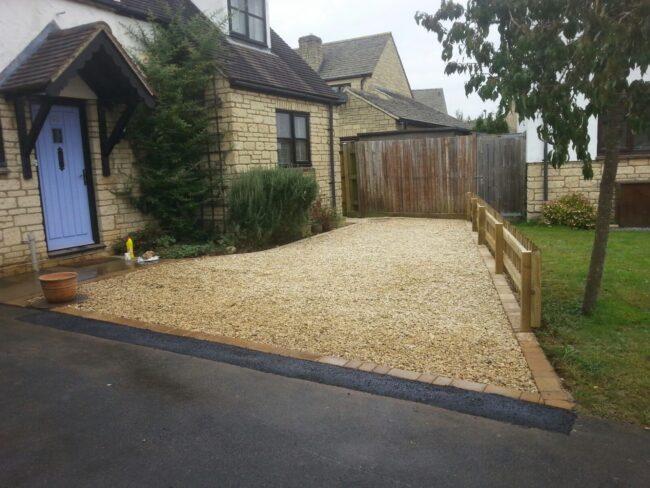 Gravel Driveway, New Driveways Oxford New Driveways Reading New Driveways Swindon New Driveways Newbury New Driveways Peterborough New Driveways Cardiff New Driveways North London New Driveways South London New Driveways Chiswick New Driveway High Wycombe