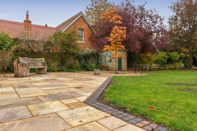 Garden paths, Commercial Driveway Installation, New Driveways Oxford New Driveways Reading New Driveways Swindon New Driveways Newbury New Driveways Peterborough New Driveways Cardiff New Driveways North London New Driveways South London New Driveways Chiswick New Driveway High Wycombe