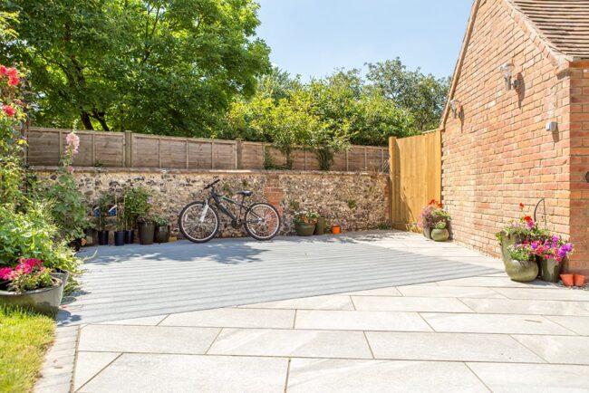 Contemporary garden, Warborough, Wallingford, Oxfordshire