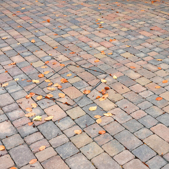 New permeable block driveway, Newbury, Berkshire. Drain covers by New Driveway Company