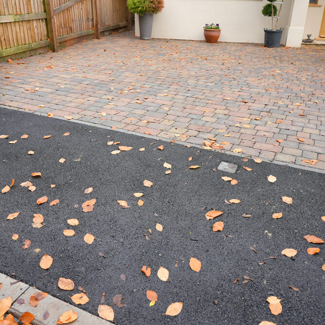 New permeable block driveway, Newbury, Berkshire. Block paved driveway and tarmac by New Driveway Company