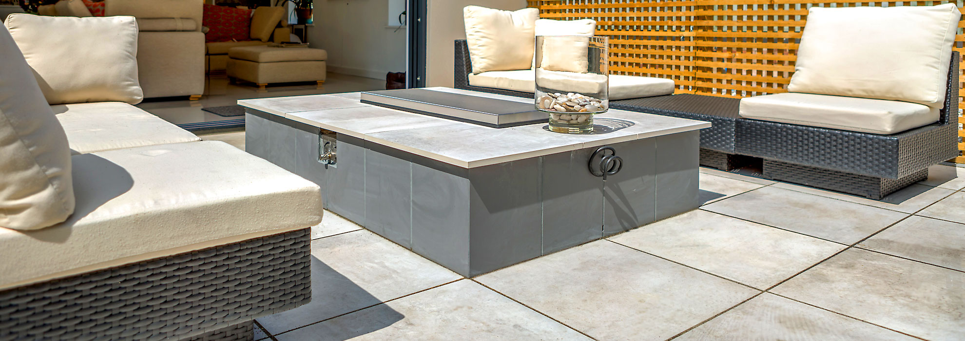 Looking for Landscaping Inspiration? New Driveway Company - Garden Landscaping, Resin Gravel Driveways, Block Paved Driveways, Porcelain Patios, Indian Sandstone Patios.
